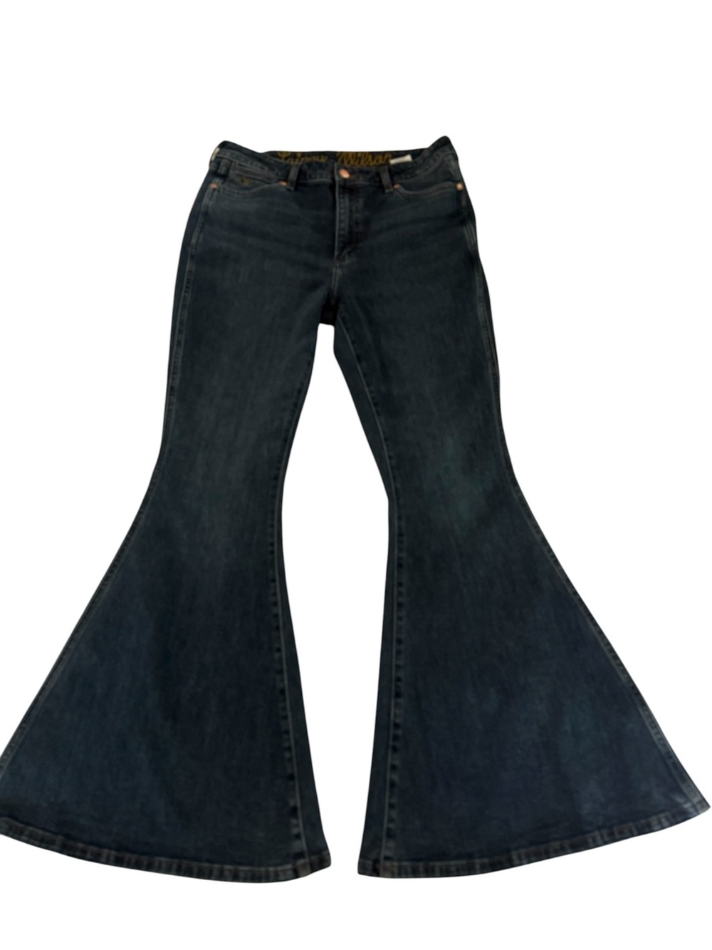 Wrangler Ladies Lainey Wilson Blue Jeans 32x32 Flair Bell Botton Jeans Cowgirl